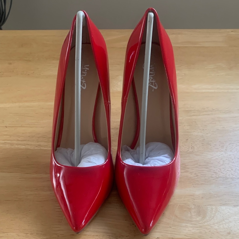 Red Patent Pointed-Toe Women's Pumps